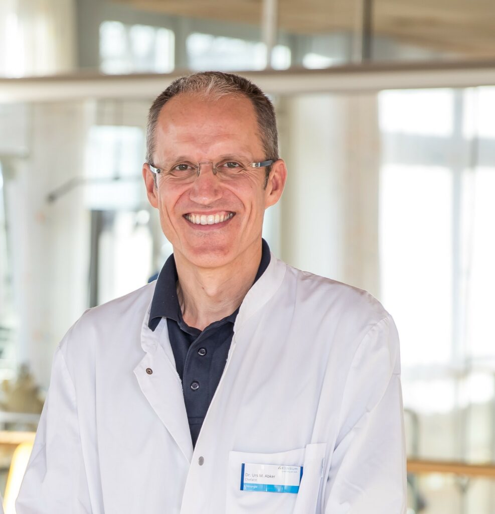 Dr. Abker, Chefarzt der Sportorthopädie. Klinikum Landsberg.